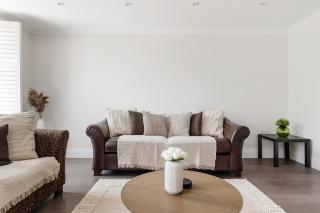 Mallside Meadows - Hot Tub, Games Room, Garden - New Southgate - 3