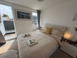 Jeans Place Watergate St Rows near racecourse - Chester - 8
