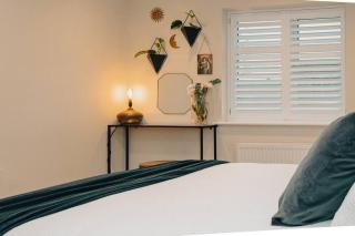 Northern Rest City Retreat - Broadheath - 9