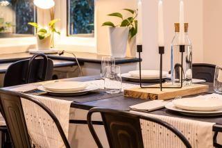 Northern Rest City Retreat - Broadheath - 5