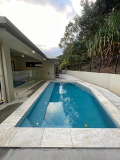 New Pool Now Open! - Trinity Beach Haven - Luxury 4 bedroom home, Steps to the Beach, Surrounded by Mountains - Trinity Beach - 9