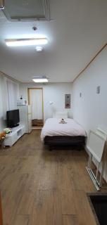 Best Location in Seoul 1 - 1min to Bangbae station, 1min to Airport Bus, Private room with kitchen - 5