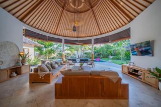 7 BR Luxury Oasis in Seminyak - 2