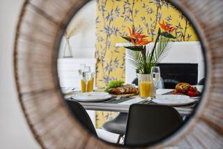 Luxury 3 Bedroom House, Save Big, Wi-Fi, Free Parking, Sleeps 5 - Dallington - 1