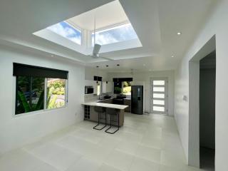 Modern Seaview 2 Bed Apartment - Whitehouse - 6