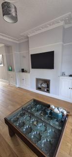 StayRight 4 Bed Home with Full Amenities - Cardiff - 3