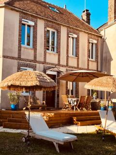 Villa Fontaine avec piscine intérieur chauffée-Maison de campagne Familiale -idéal Vacances ou Séjour Professionnel -3 chambres-Bureau séparé -Lit Bébé - Parking Facile & Gratuit - Fontaine-la-Gaillarde - 0