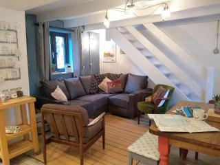 Farmhand Cottage - Narberth - 5