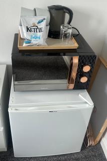fAiRy DeLL Guesthouse, with cozy lockable rooms, tv, tea tray with choccies, free wifi and parking, 24hr check in, COA, all are welcome - Bradford - 8