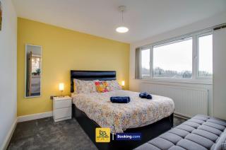 3 Bedroom House By Ace Homes Short Lets & Serviced Accommodation Leeds With Free WiFi - - 7