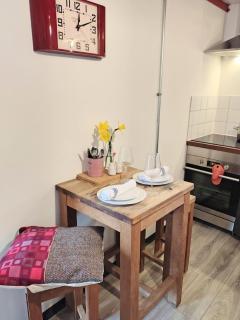 Grain Store Cottage - Narberth - 4