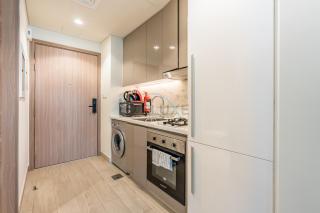 Furnished Studio Near Meydan Racecourse, Minutes to Downtown Dubai, Azizi Riviera 47, Al Merkadh by Deluxe Holiday Homes - 4