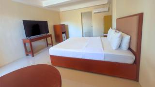 Whiterock Beach Hotel and Waterpark - Subic - 4