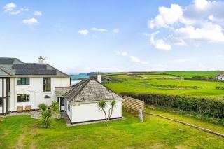 Headlands- Stylish Oceanfront Property on Harlyn Bay - Padstow - 1