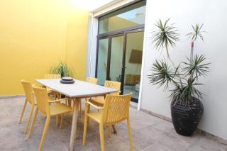 Stylish Home with Roof-Top Patio - Historic Centre - 3