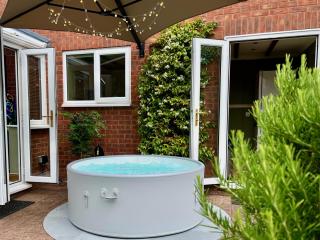 4 Bedroom Cotswold Getaway - Your Perfect Escape Awaits! - Churchdown - 0