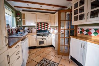 4 Bedroom Cotswold Getaway - Your Perfect Escape Awaits! - Churchdown - 9