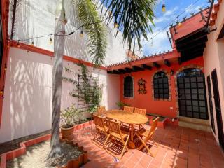 Centro Home with Courtyard BBQ - Mazatlán - 1