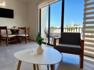 Las Hadas: City Condo with Pool - Mazatlán - 3