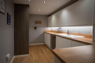 Sleeps 8-10 Cotswold Home with Hot Tub & Parking - 3
