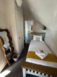 Rwts Rooms & Resto - Broad Haven - 0