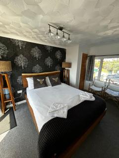 Rwts Rooms & Resto - Broad Haven - 1
