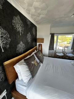 Rwts Rooms & Resto - Broad Haven - 2