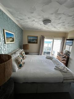 Rwts Rooms & Resto - Broad Haven - 4