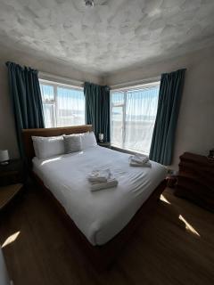 Rwts Rooms & Resto - Broad Haven - 7