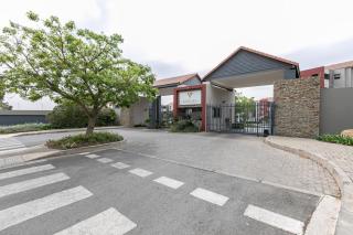 Cozy 2-bedroom apartment with a gym and pool - Sandton - 9