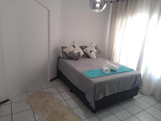 Pvt Guesthouse 2 hour Stay Booking - Johannesburgo - 3