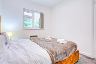 Comfy Bungalow Virginia Water Near Golf Club - Wentworth - 2