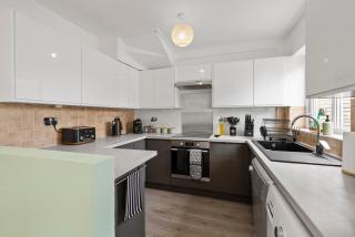 Spacious 5 BR Croydon Home with Game Room - Addington - 8