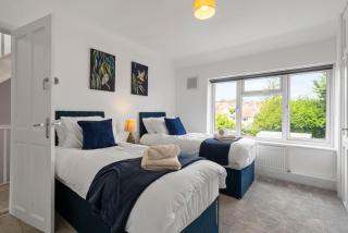 Spacious 5BR Croydon Home Game Room Free Parking - Addington - 1
