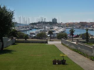Apartment and Rooms Villa Kolonada - Vodice - 0
