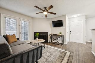 The Davis 412 I Spacious 1 Bed 1 Bath - 9