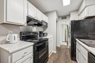 The Davis 817 I Spacious And Comfy 1 Bed 1 Bath - 8