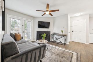 The Davis 817 I Spacious And Comfy 1 Bed 1 Bath - 4