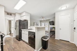 The Davis 817 I Spacious And Comfy 1 Bed 1 Bath - 1