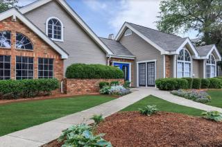 The Davis 916 I Comfy 2 Bed 2 Bath - 1