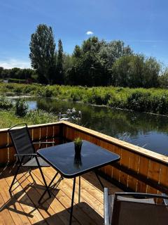 House on the Riverbank 3 bedrooms free parking - Boultham - 0