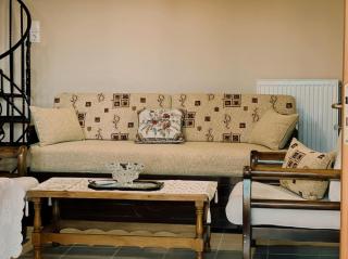 Cozy 1 Bd Troezen Maisonette w Mountain View - - 4