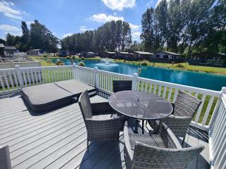 Honey Bee Lodge With Hot Tub - York - 9