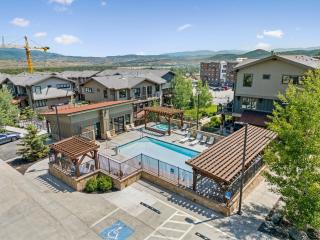 Modern Mountain Escape at Blackstone Walk to the Slopes - Park City - 9