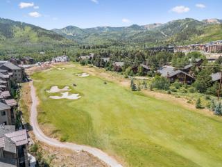 Modern Mountain Escape at Blackstone Walk to the Slopes - Park City - 7