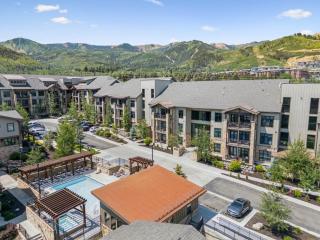Modern Mountain Escape at Blackstone Walk to the Slopes - Park City - 5