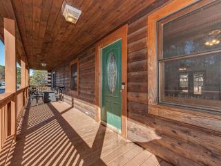Lake Norman Retreat with Hot Tub, Kayaks & Paddleboards - Mooresville - 2
