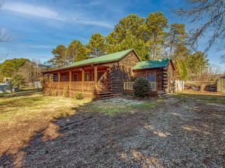 Lake Norman Retreat with Hot Tub, Kayaks & Paddleboards - Mooresville - 5