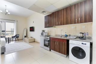 Modern Studio Near Dubai's Top Golf Courses - 9