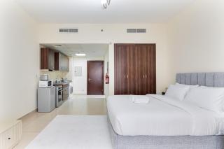 Modern Studio Near Dubai's Top Golf Courses - 3